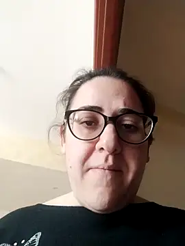 Snapshot of Dolcecurvy chatting on 12.15.25 Dolcecurvy online show from 12.15.25