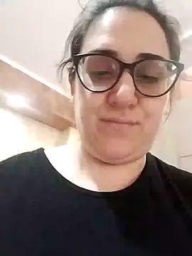Snapshot of Dolcecurvy chatting on 06.17.26 Dolcecurvy online show from 06.17.26