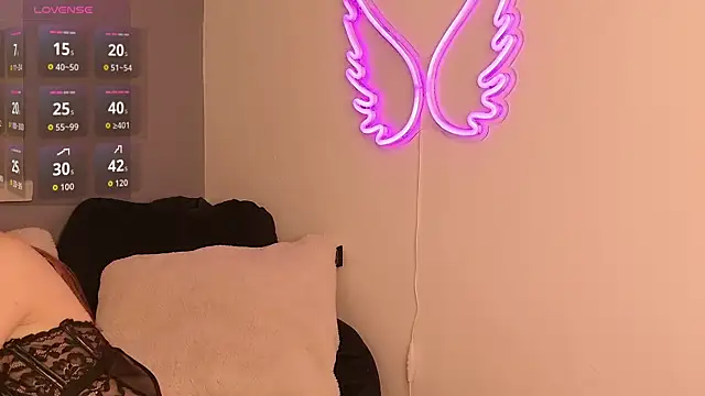 Snapshot of FrancescaFerra chatting on 11.30.25 FrancescaFerra online show from 11.30.25