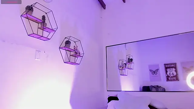 Snapshot of Little_Lau1 chatting on 10.09.25 Little Lau1 online show from 10.09.25