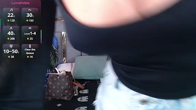 Tyla Ks online show from 10.23.25