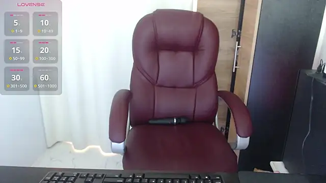 Mature 2025 online show from 05.11.26