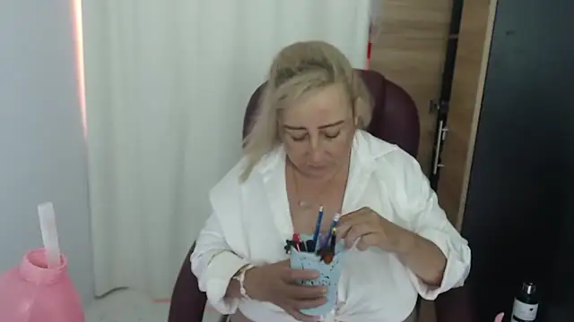 Mature 2025 online show from 06.10.26