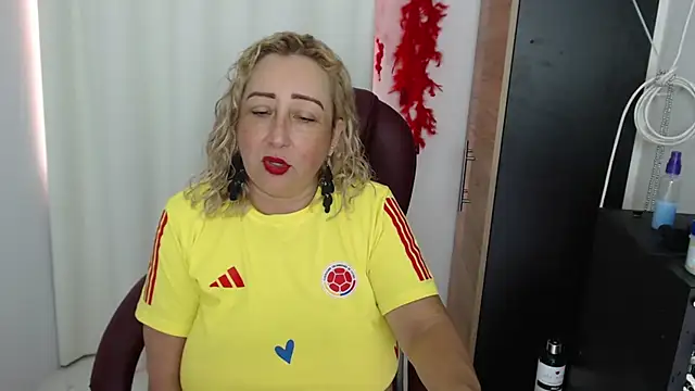 Mature 2025 online show from 06.17.26