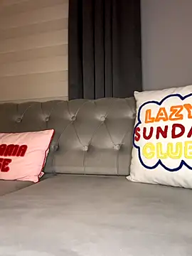 laraaaaaa online show from 12.17.25