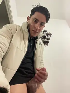 Snapshot of Leandro5523Z chatting on 02.21.25 Leandro5523Z online show from 02.21.25