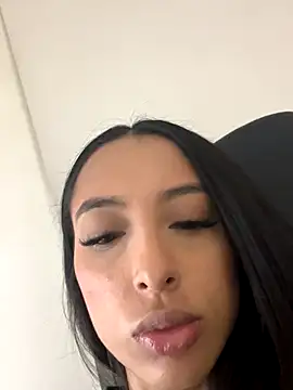 Snapshot of agaataa_ chatting on 11.21.25 agaataa online show from 11.21.25