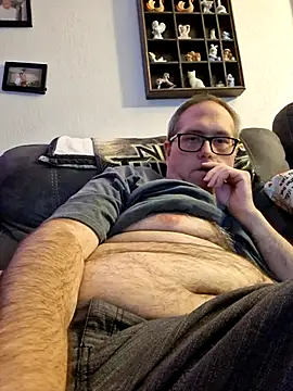 Snapshot of Smallone327 chatting on 10.04.25 Smallone327 online show from 10.04.25