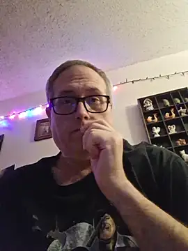 Snapshot of Smallone327 chatting on 10.18.25 Smallone327 online show from 10.18.25