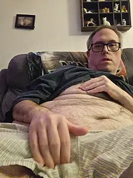 Snapshot of Smallone327 chatting on 11.08.25 Smallone327 online show from 11.08.25