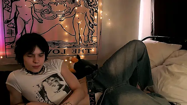 Snapshot of timi-moon chatting on 03.16.25 timi-moon online show from 03.16.25