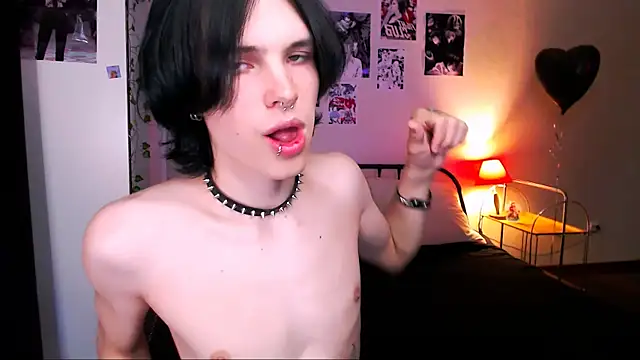 Snapshot of timi-moon chatting on 09.21.25 timi-moon online show from 09.21.25