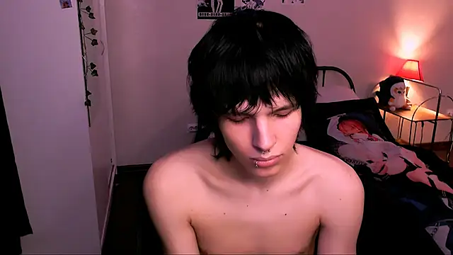 Snapshot of timi-moon chatting on 10.29.25 timi-moon online show from 10.29.25