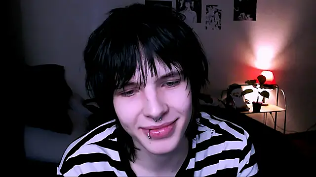 Snapshot of timi-moon chatting on 11.20.25 timi-moon online show from 11.20.25