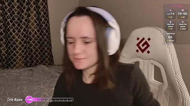 Luna Loveee online show from 02.05.26