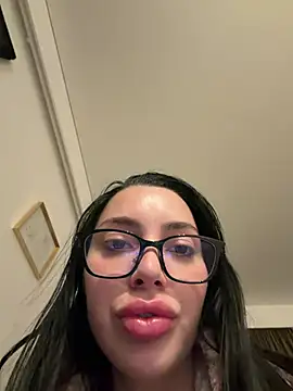 Mia Splash online show from 02.02.26