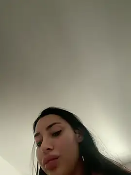 Mia Splash online show from 03.02.26