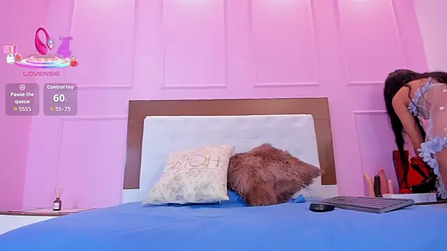 SOPHIATRISTA online show from 09.15.25