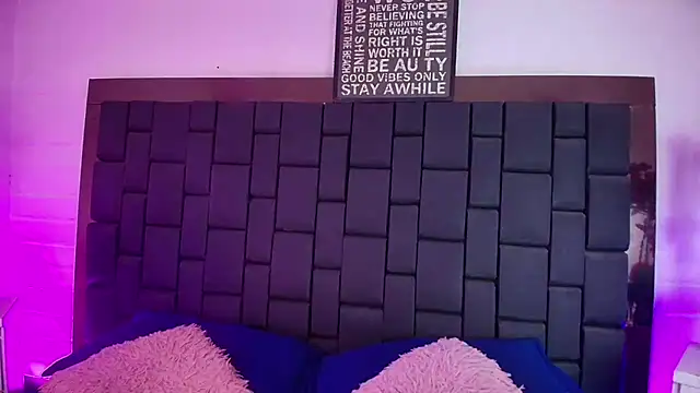 Lexi Howard  online show from 09.29.25