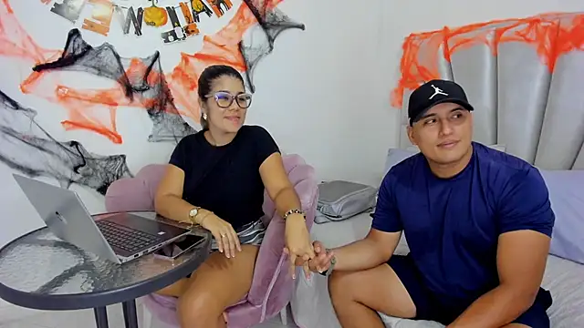 Snapshot of Couple_fantasies69 chatting on 10.24.25 Couple fantasies69 online show from 10.24.25