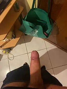 Snapshot of mikekmi21 chatting on 02.24.25 mikekmi21 online show from 02.24.25