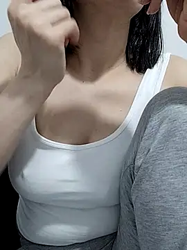 Snapshot of BUSE8821 chatting on 03.21.25 BUSE8821 online show from 03.21.25