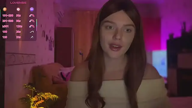 Snapshot of CherryRed_Girl chatting on 11.04.25 CherryRed Girl online show from 11.04.25