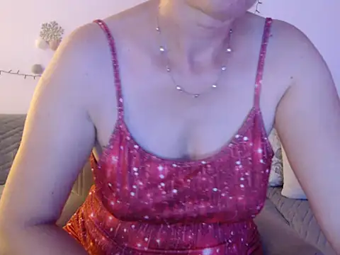 Snapshot of YourfantasyGiuly chatting on 06.19.26 YourfantasyGiuly online show from 06.19.26