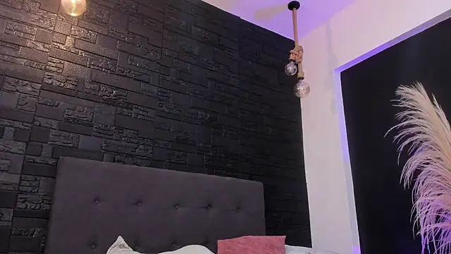 Maite Smith  online show from 11.06.25