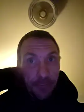 Snapshot of lambomusik chatting on 04.19.26 lambomusik online show from 04.19.26