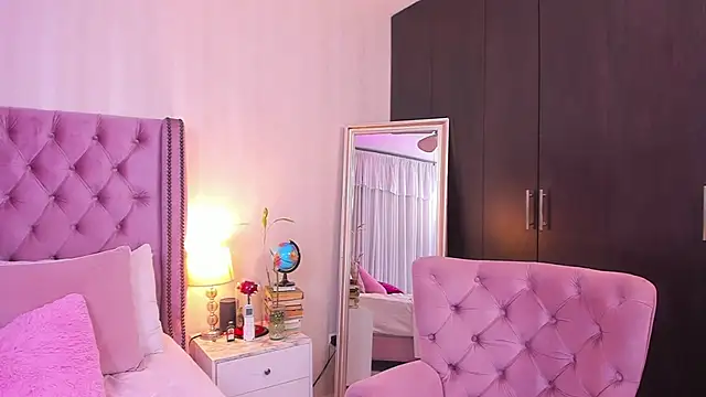 natashaleightt online show from 03.06.25