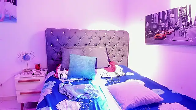 ScarletThompsonx online show from 09.26.25