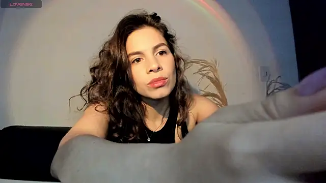 Snapshot of jessyegoldenn chatting on 06.18.26 jessyegoldenn online show from 06.18.26