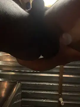 Snapshot of BttmGuy01 chatting on 10.18.25 BttmGuy01 online show from 10.18.25