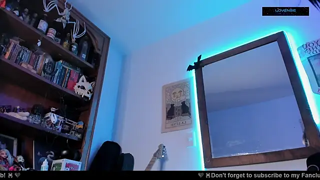 Snapshot of Hisato111 chatting on 10.18.25 Hisato111 online show from 10.18.25