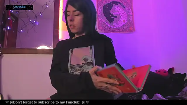 Snapshot of Hisato111 chatting on 10.23.25 Hisato111 online show from 10.23.25