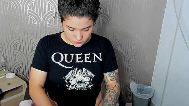 Snapshot of BloodyMaary_ chatting on 02.25.25 BloodyMaary online show from 02.25.25