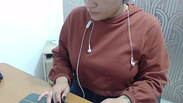 Snapshot of BloodyMaary_ chatting on 02.27.25 BloodyMaary online show from 02.27.25