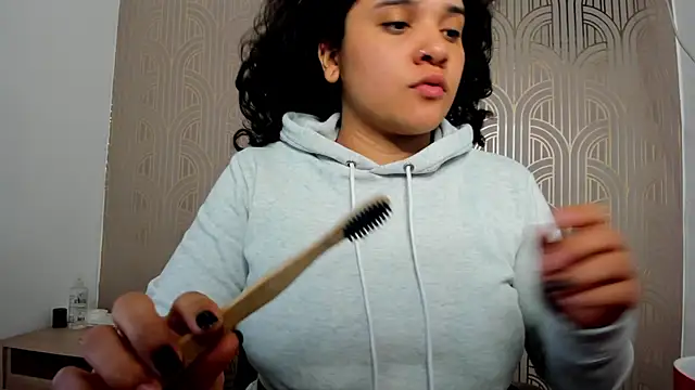 Snapshot of BloodyMaary_ chatting on 03.11.25 BloodyMaary online show from 03.11.25