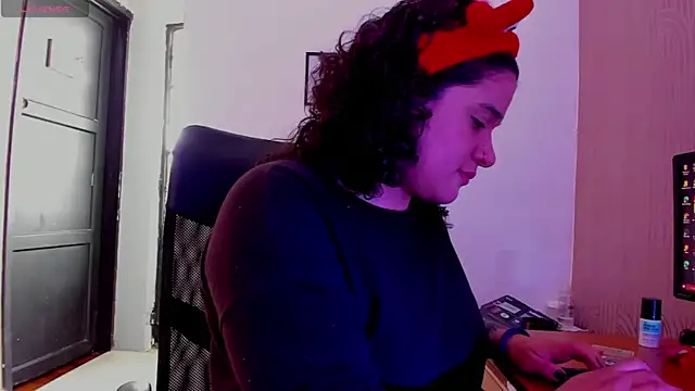 Snapshot of BloodyMaary_ chatting on 11.11.25 BloodyMaary online show from 11.11.25