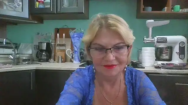 Snapshot of Heidi-Helga chatting on 09.12.25 Heidi-Helga online show from 09.12.25