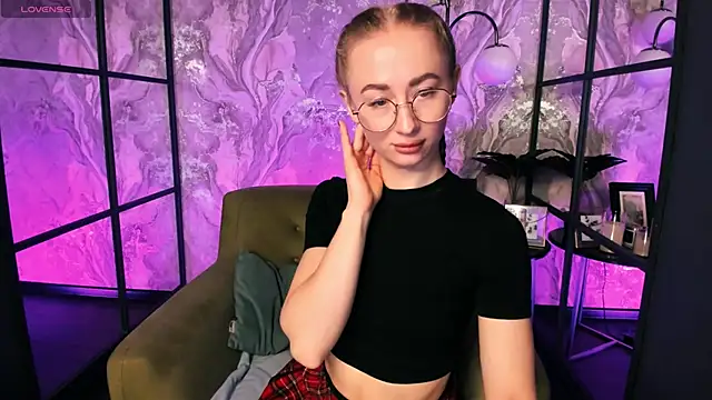 VictoriaLights online show from 04.30.26
