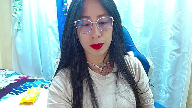 Snapshot of Gia_leinn chatting on 11.22.25 Gia leinn online show from 11.22.25