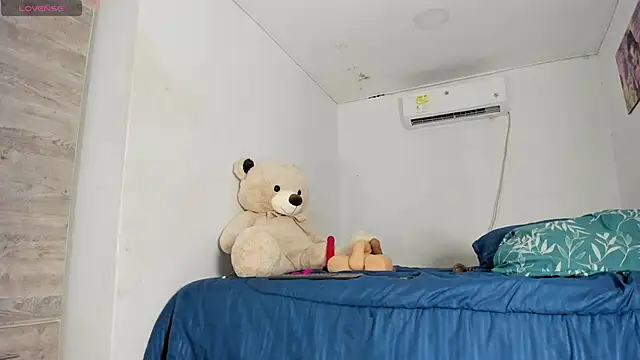 flor herrera01 online show from 11.13.25