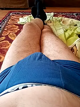 Snapshot of Vali1969 chatting on 10.31.25 Vali1969 online show from 10.31.25