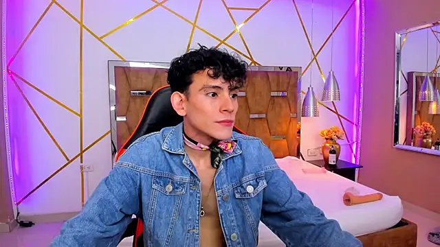 ValentinoMoreti online show from 03.18.25