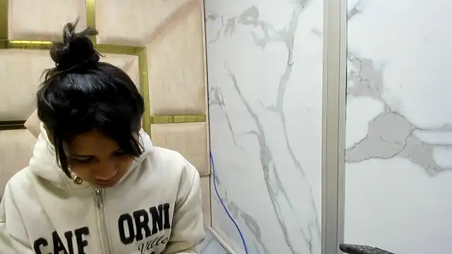 Snapshot of Kendall_6669 chatting on 12.17.25 Kendall 6669 online show from 12.17.25