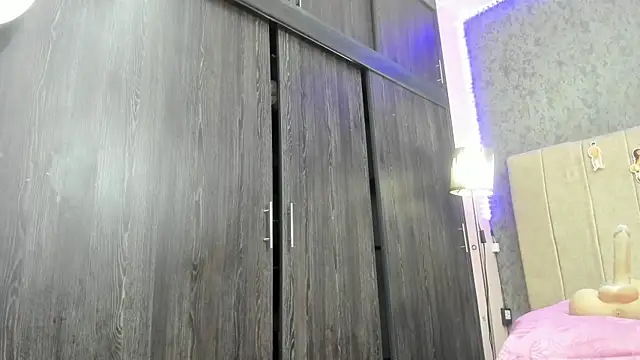 Snapshot of ava-am chatting on 12.22.25 ava-am online show from 12.22.25