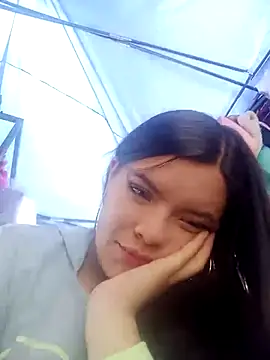 Snapshot of krolay16 chatting on 10.15.25 krolay16 online show from 10.15.25