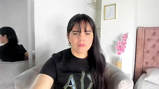 Snapshot of laura_hotties chatting on 07.26.26 laura hotties online show from 07.26.26